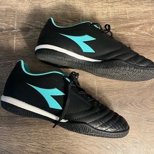 Diadora Shoes for girls/woman size 6